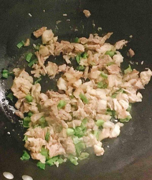 陕西的人人都爱的一种特色美食：肉夹馍，味香肉烂，美味十足