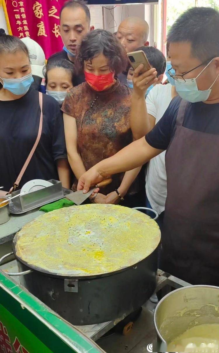 河北“煎饼侠”免费传授独门煎饼技艺，十年教出五千名徒弟