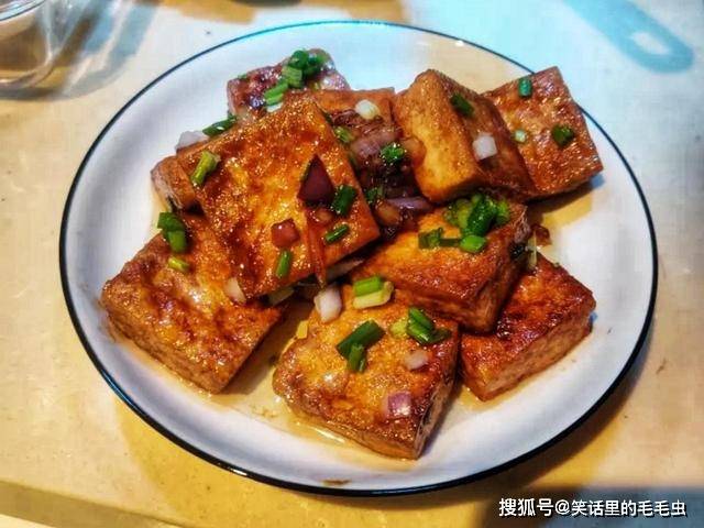 学会这样做香煎豆腐，营养好吃又能解馋，不用再跑去小吃摊了